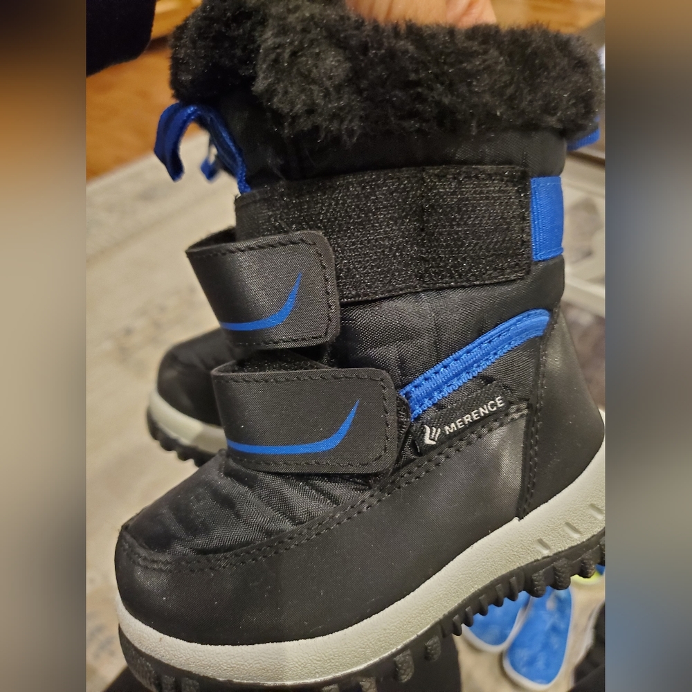 LOT: 3 pairs of toddler shoes